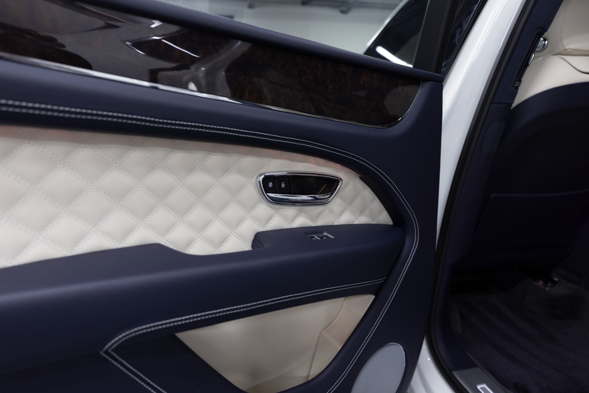 Used 2023 Bentley Bentayga Azure For Sale ($267,991) | Motorcars 